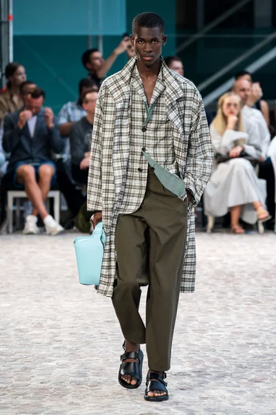 Look 12